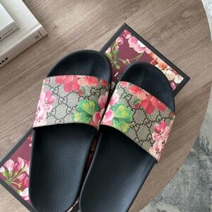 Gucci GG Bloom Print Slides Size 7